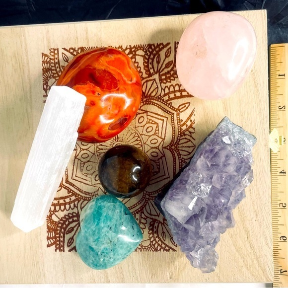 Energy Crystal Gift Box | Hand picked crystals! Makes A Perfect Gift - Picture 2 of 4